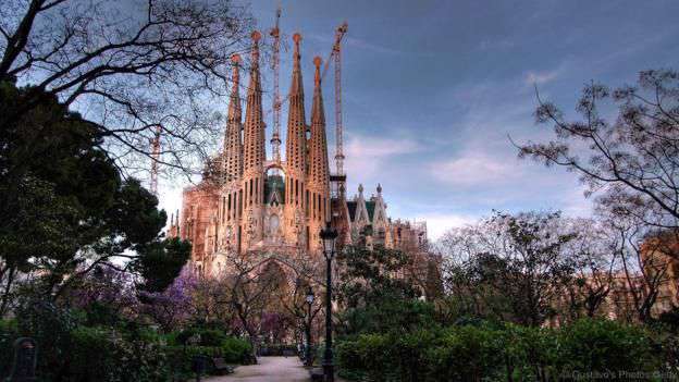 151116162408_magical_lands_sagrada_familia