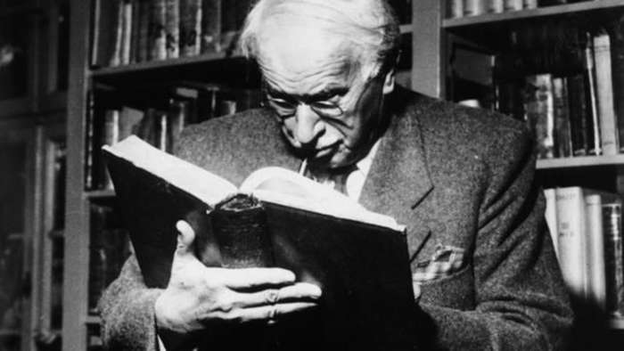 Letolojika kelimesinin kökeni, bilinçaltı konusundaki çalışmalarıyla ünlü psikoterapist Carl Jung'a dayandırılıyor.
