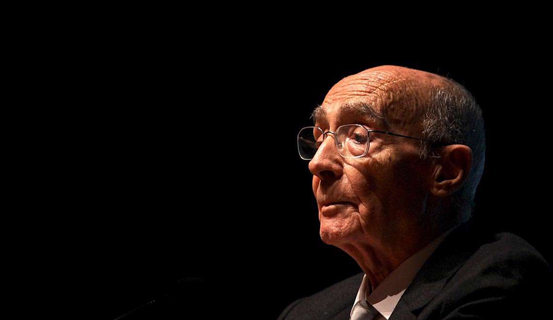 José Saramago: "Aslında kötümserim, ama kendimi kafamdan vuracak kadar  değil." - Oggito