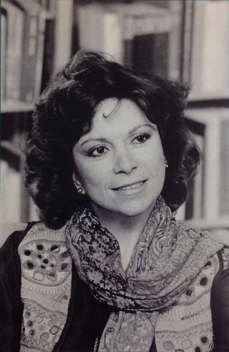 Isabel allende. Исабель Альенде. Исабель Альенде фото. Исабель писано. Isabel Allende knyga.